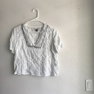 Crop white shirt with black embroidery